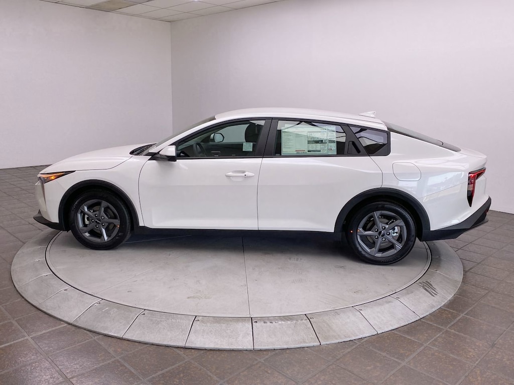 New 2025 Kia K4 LXS Sedan