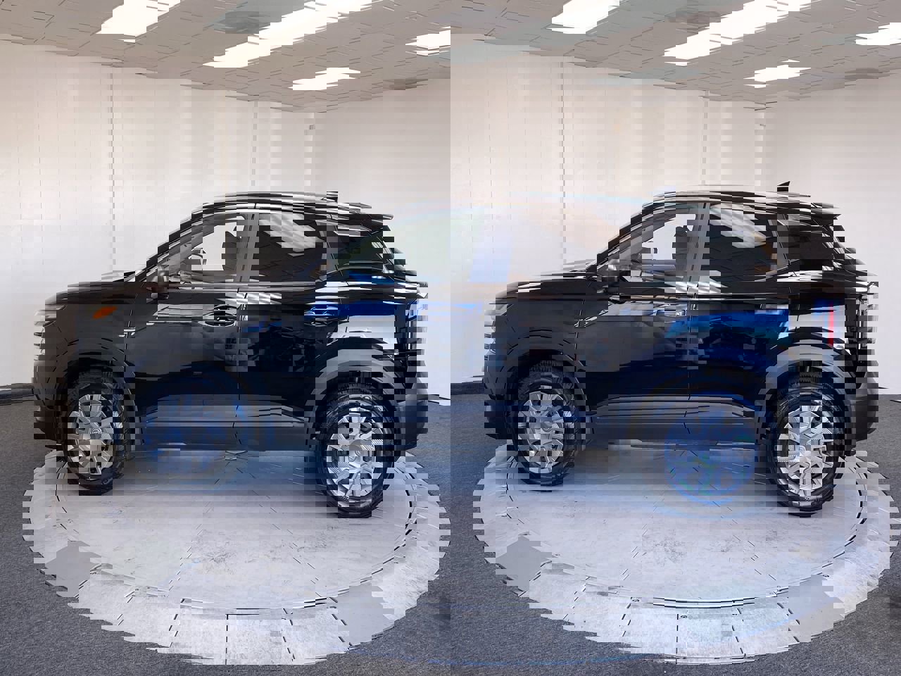 2025 Nissan Kicks S photo 2
