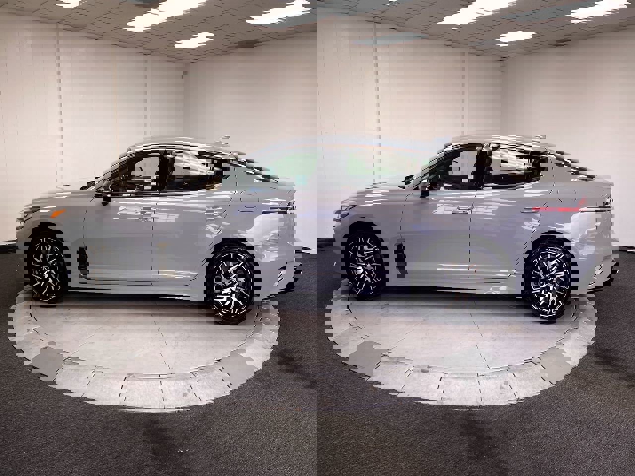 2022 Kia Stinger GT-Line photo 2