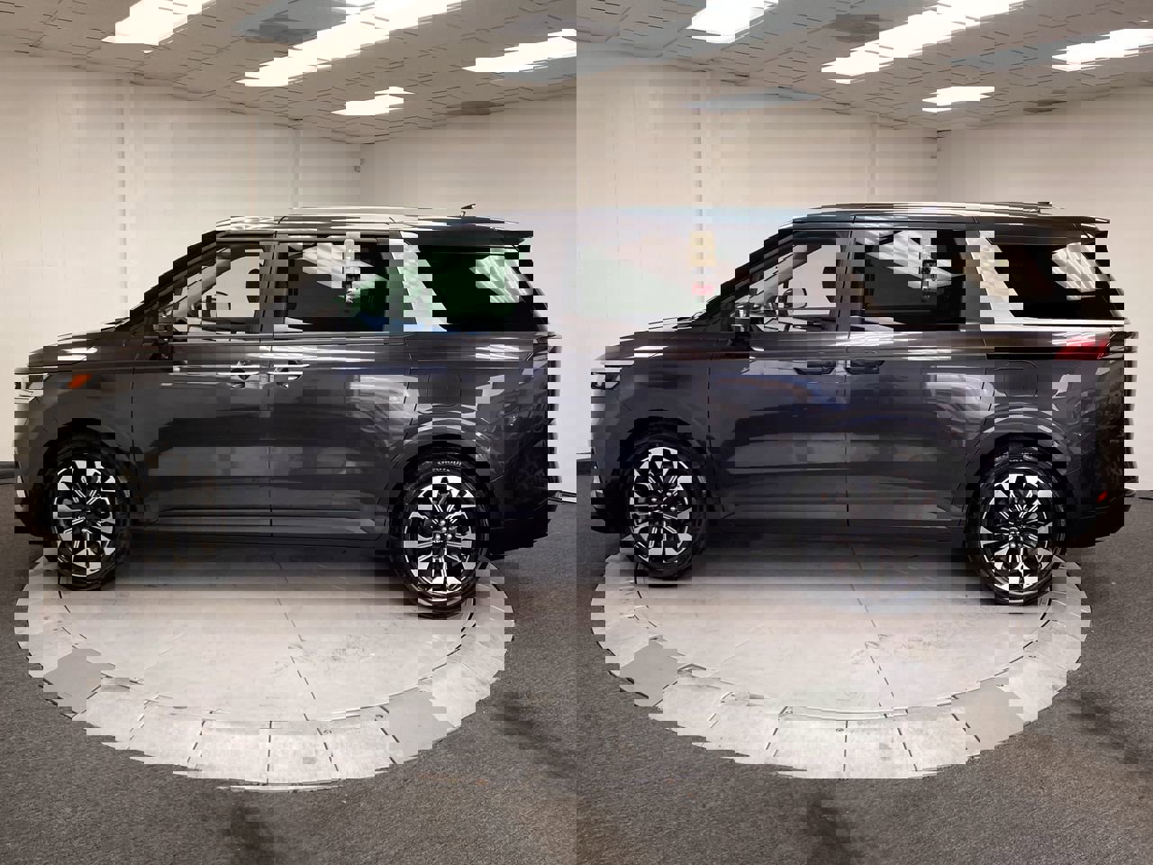 2022 Kia Carnival EX photo 2