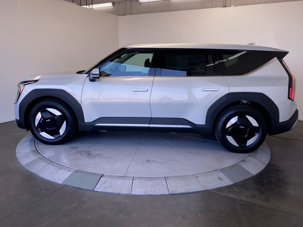 New 2026 Kia EV9 Light Long Range SUV
