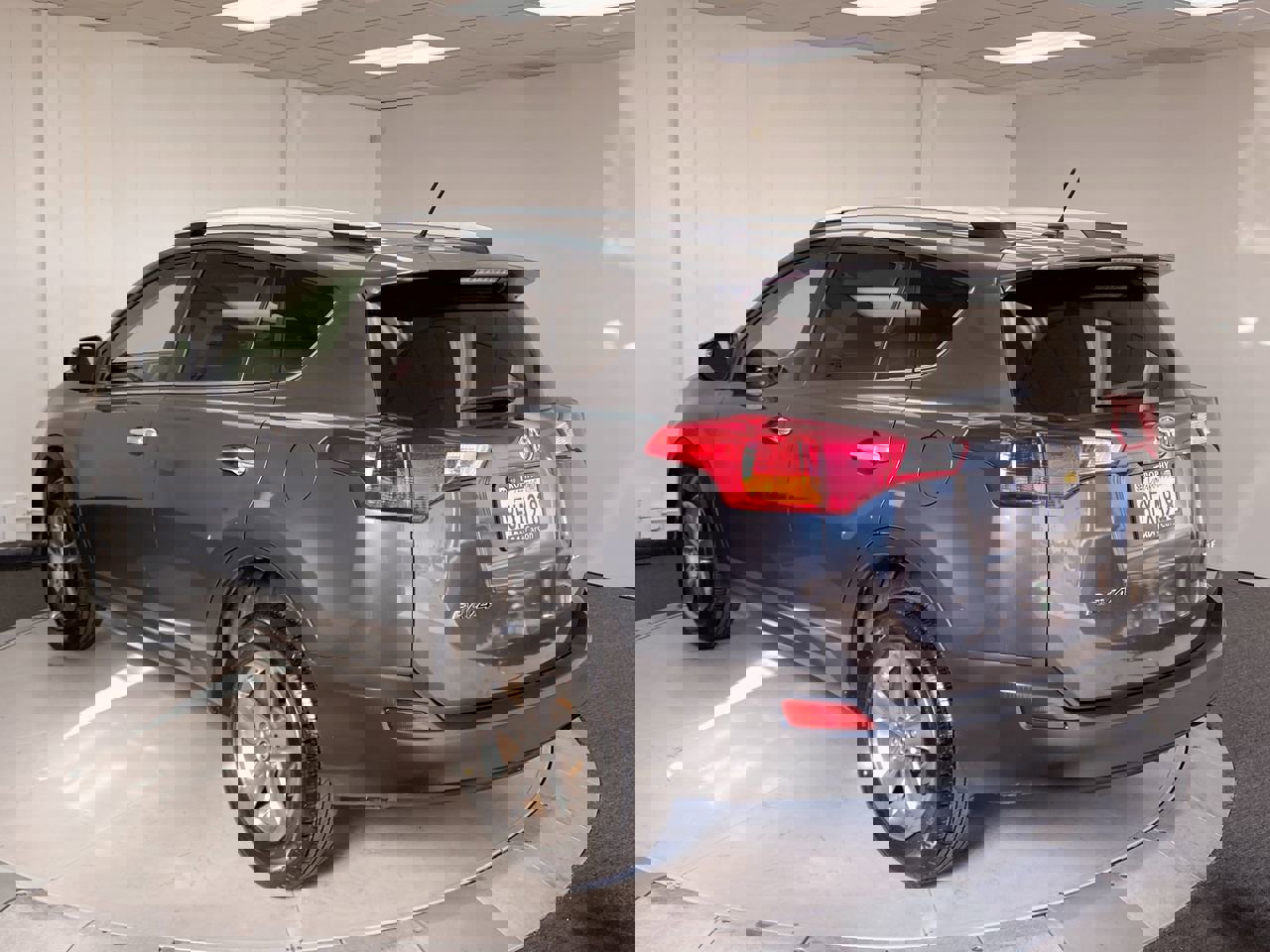 2015 Toyota RAV4 XLE photo 3