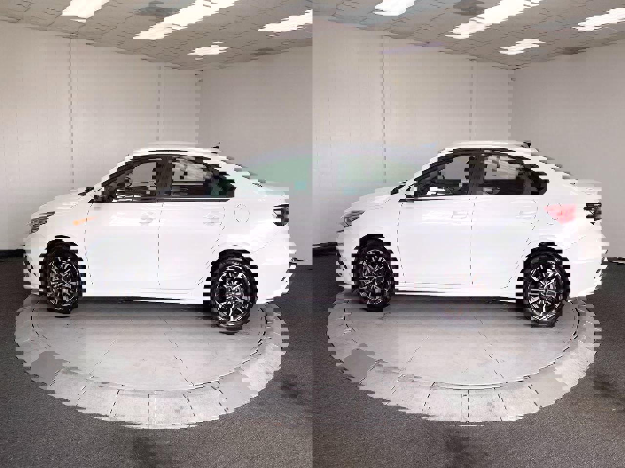 2023 Kia Forte LXS photo 2