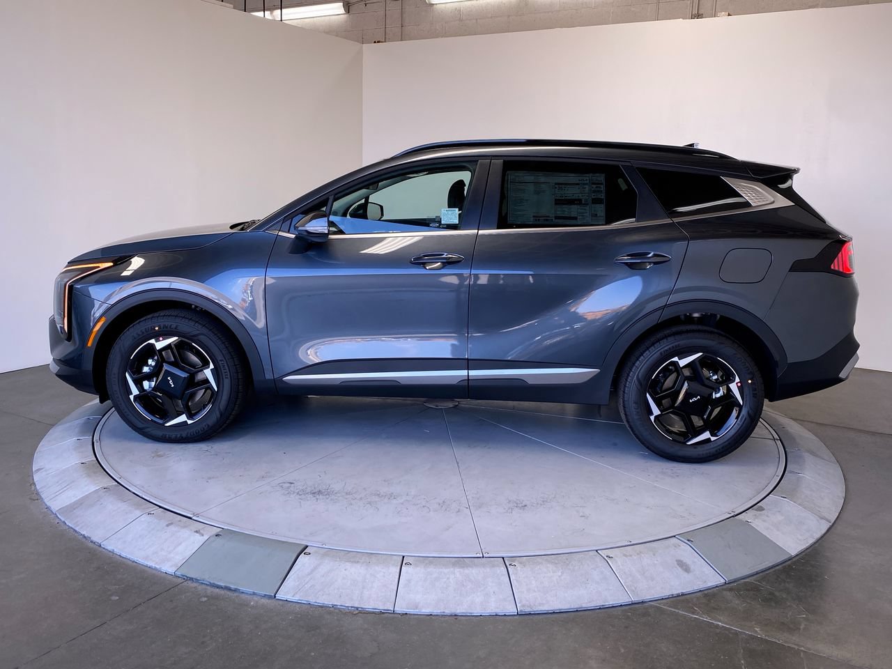 New 2027 Kia Sportage Hybrid EX SUV