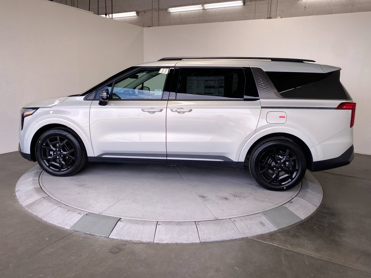 New 2027 Kia Carnival Hybrid SX Van Passenger Van