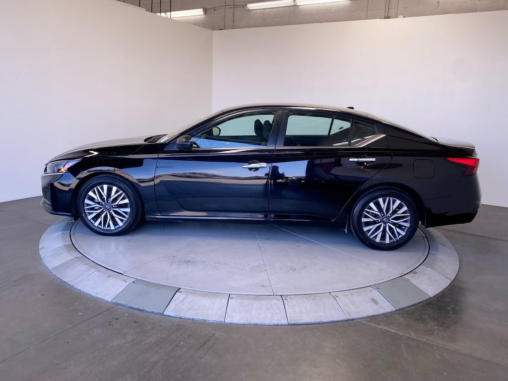Used 2024 Nissan Altima 2.5 SV Sedan