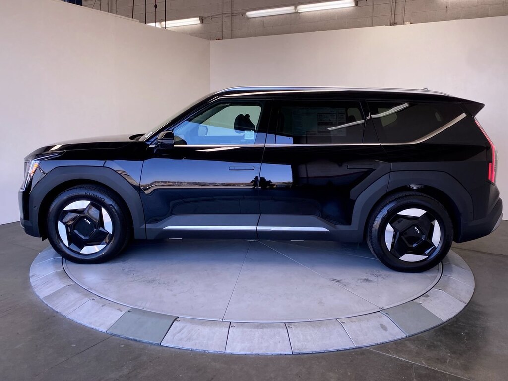 New 2026 Kia EV9 Wind SUV