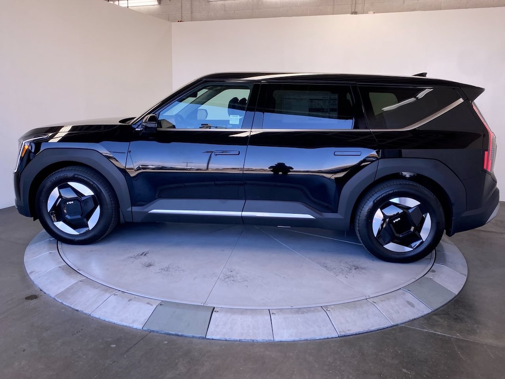 New 2026 Kia EV9 Light Long Range SUV