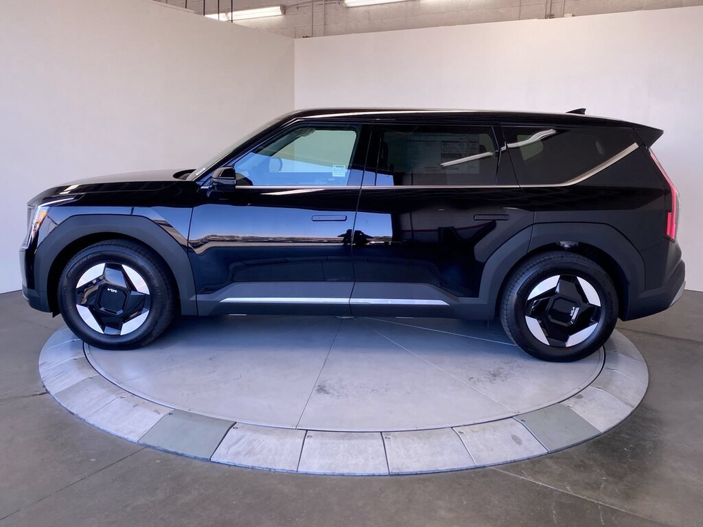 New 2026 Kia EV9 Light Long Range SUV