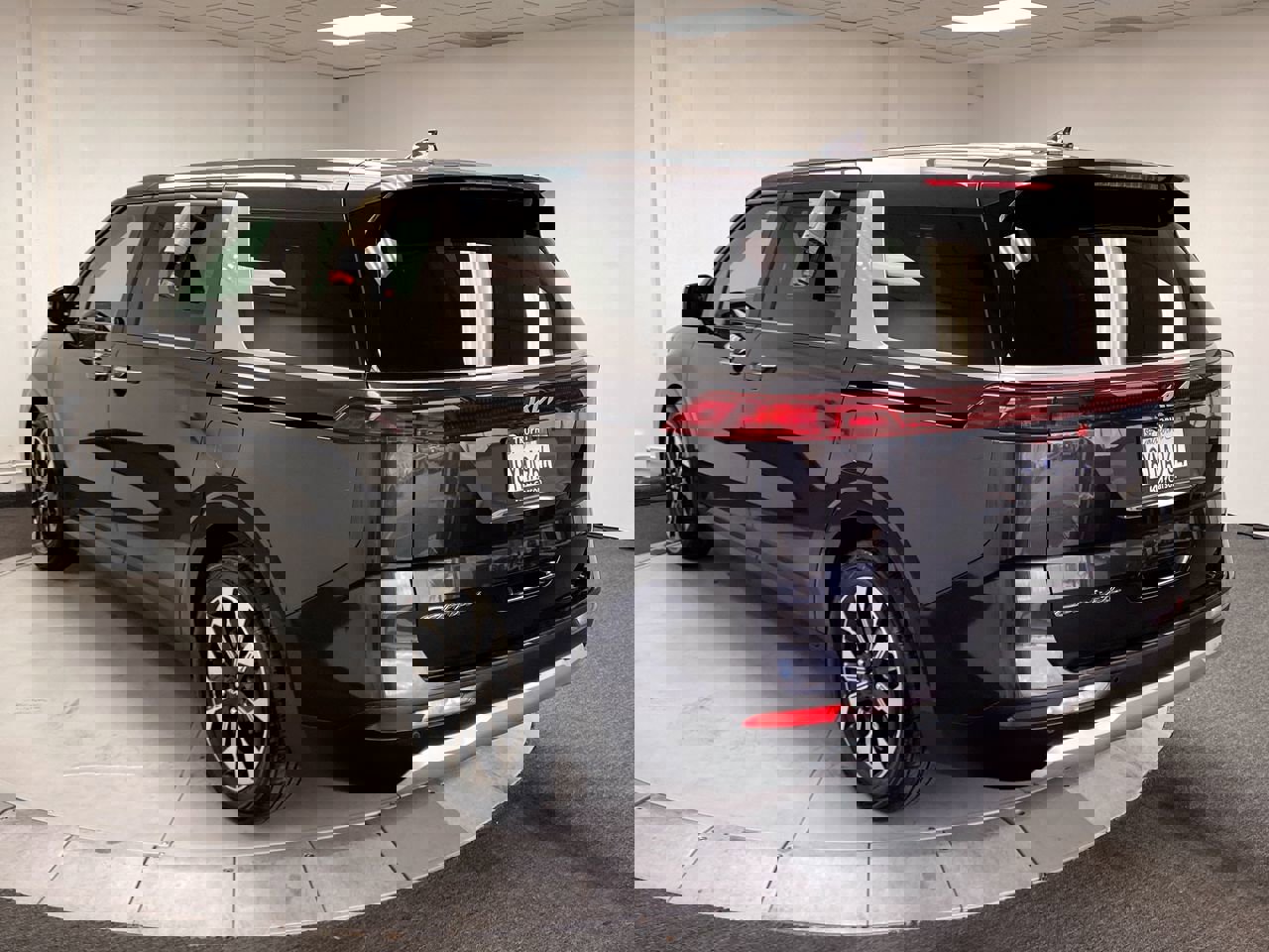 2022 Kia Carnival EX photo 3