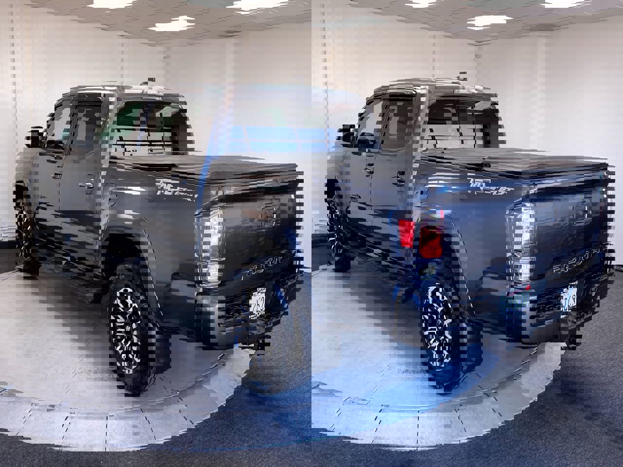 2022 Toyota Tacoma TRD Sport photo 3