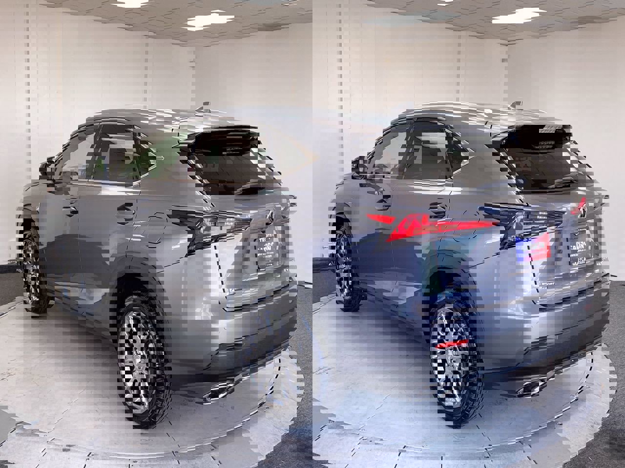 2018 Lexus NX 300 Luxury photo 2