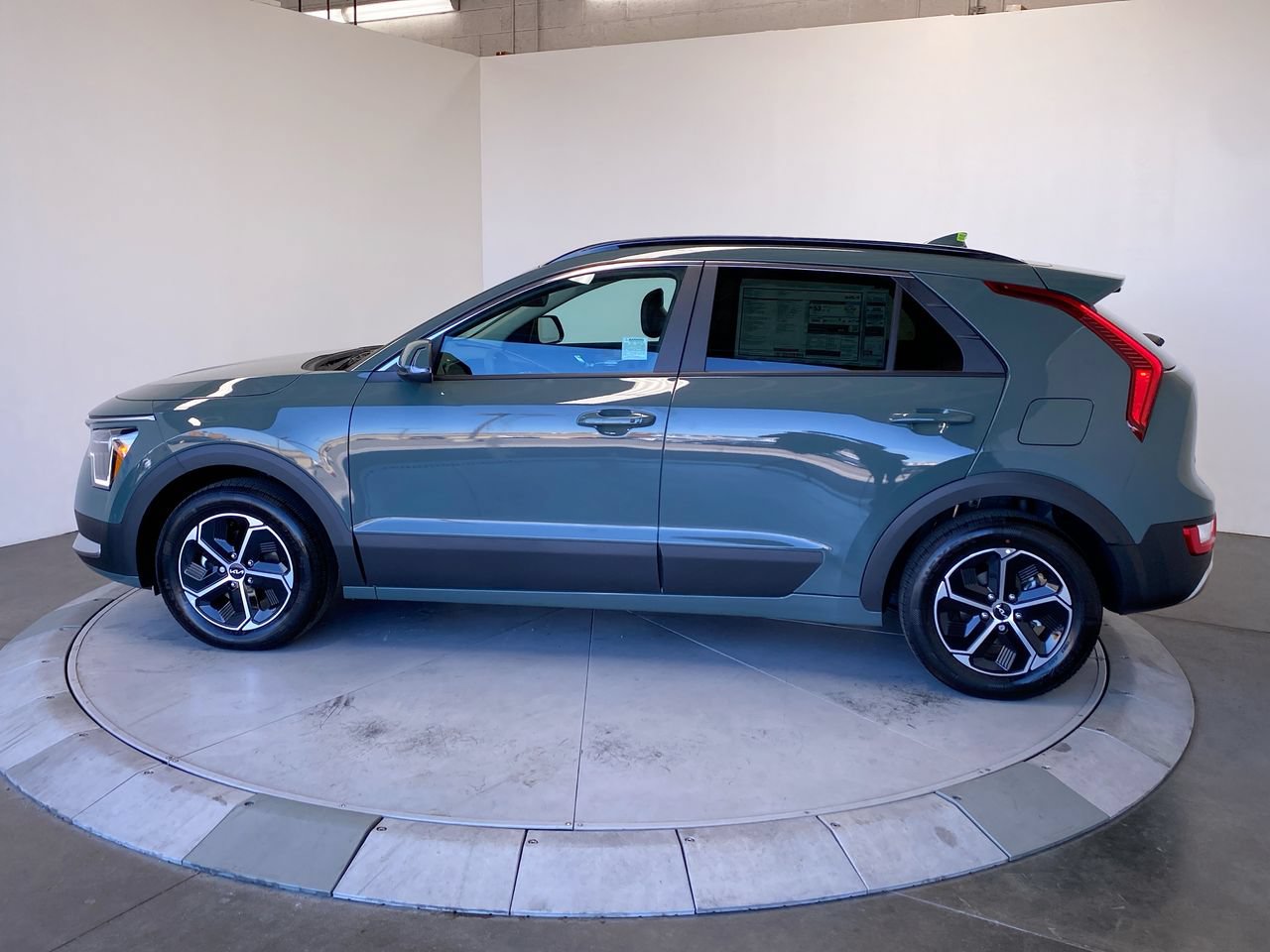 New 2026 Kia Niro EX SUV