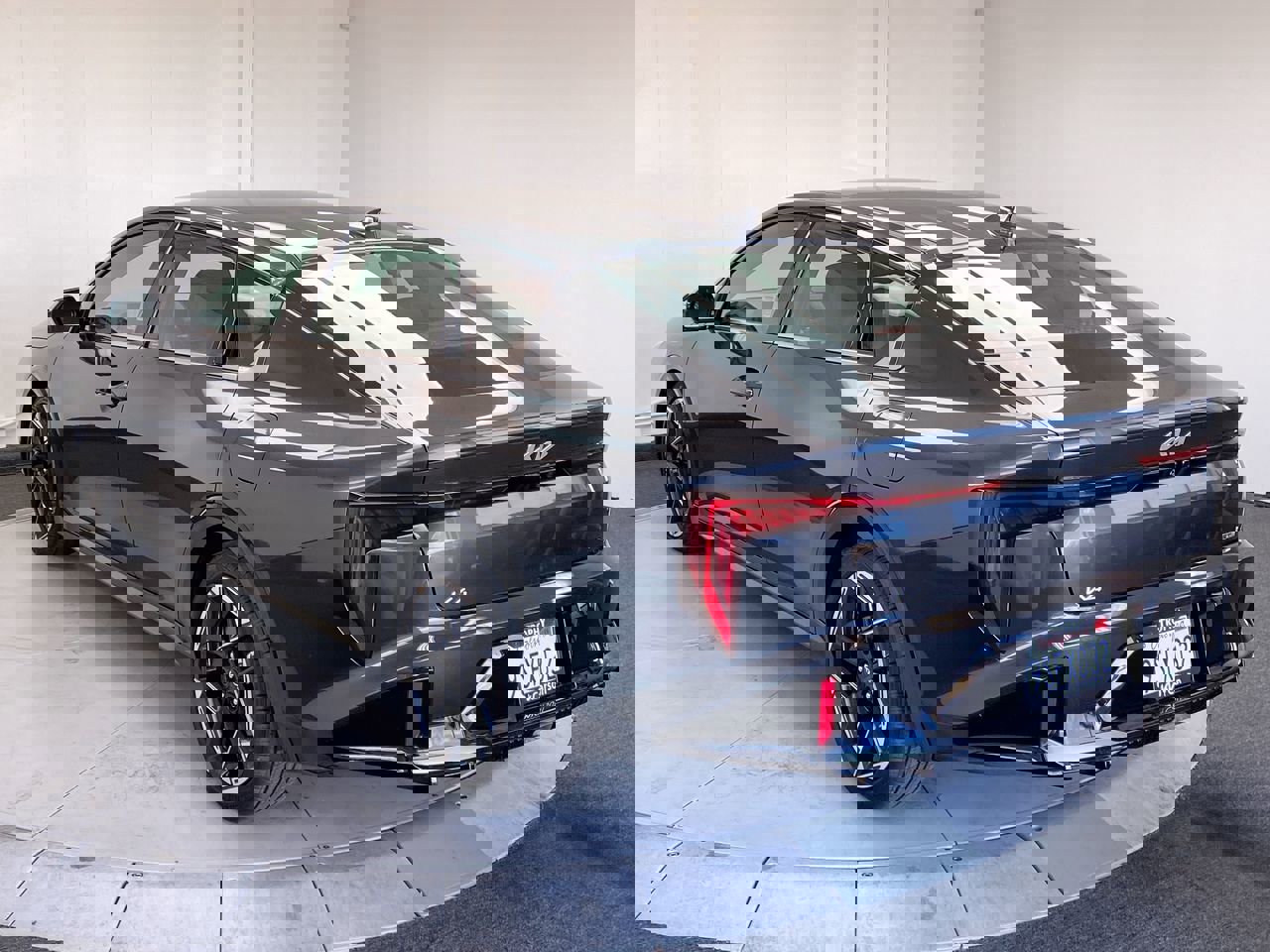 2025 Kia K4 GT-Line photo 3
