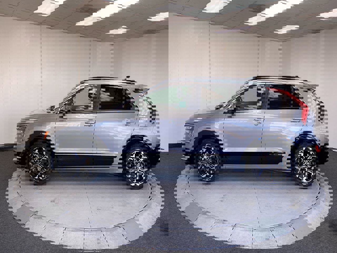 2023 Kia Niro EX Touring photo 2