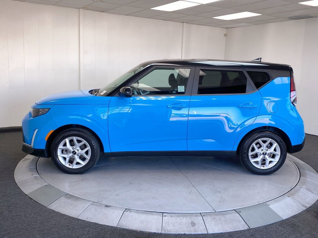 Certified 2023 Kia Soul S S IVT