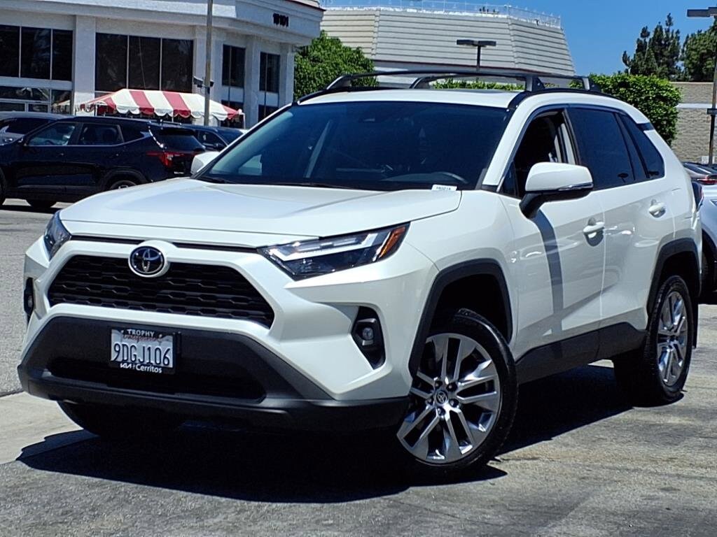 2022 Toyota RAV4 XLE Premium photo 2