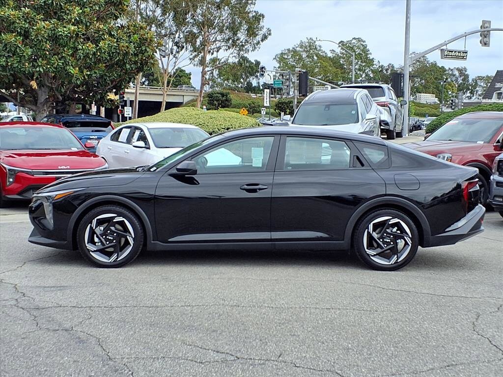 2025 Kia K4 EX photo 2