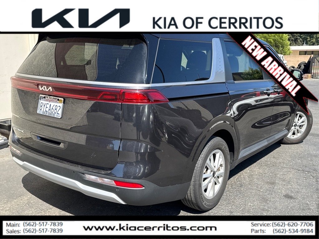 2022 Kia Carnival LXS photo 3