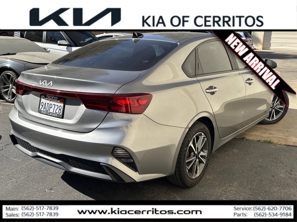 2022 Kia Forte FE LXS photo 3