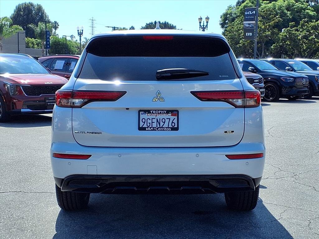 2023 Mitsubishi Outlander SE Black Edition photo 3