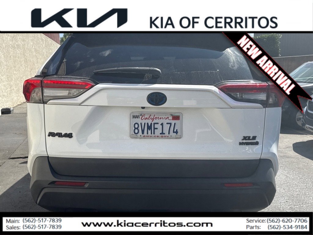 2021 Toyota RAV4 XLE photo 4