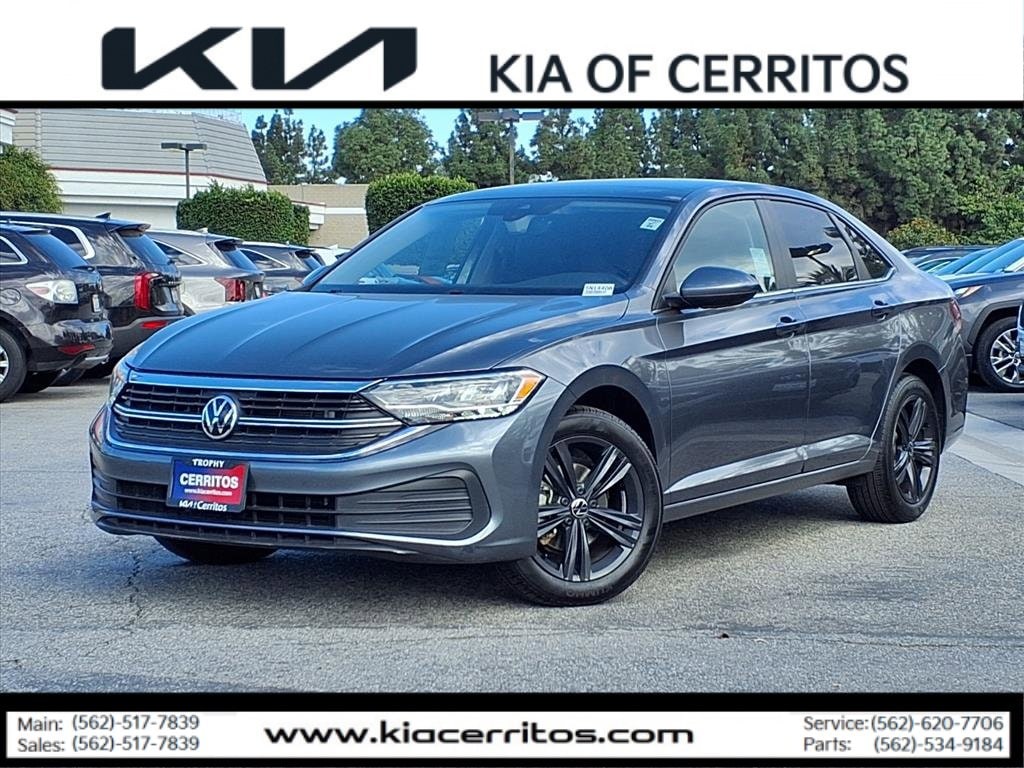 Used 2023 Volkswagen Jetta SE SE Auto