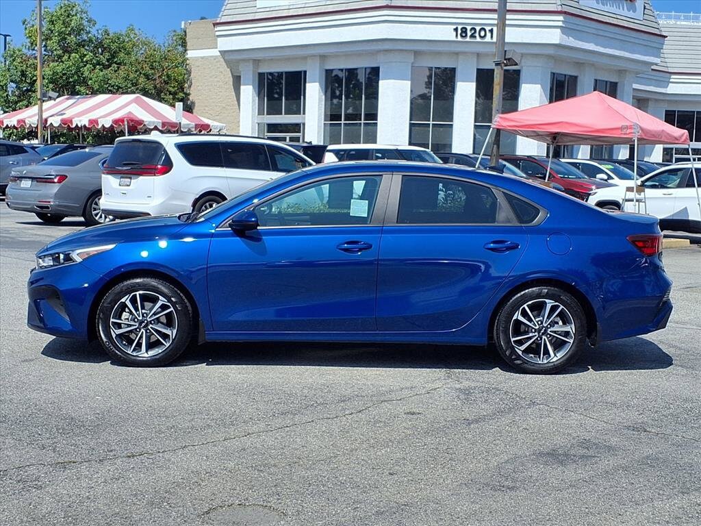 2023 Kia Forte LXS photo 2