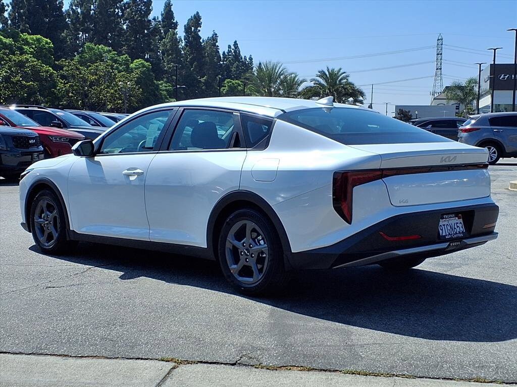 2025 Kia K4 LXS photo 3