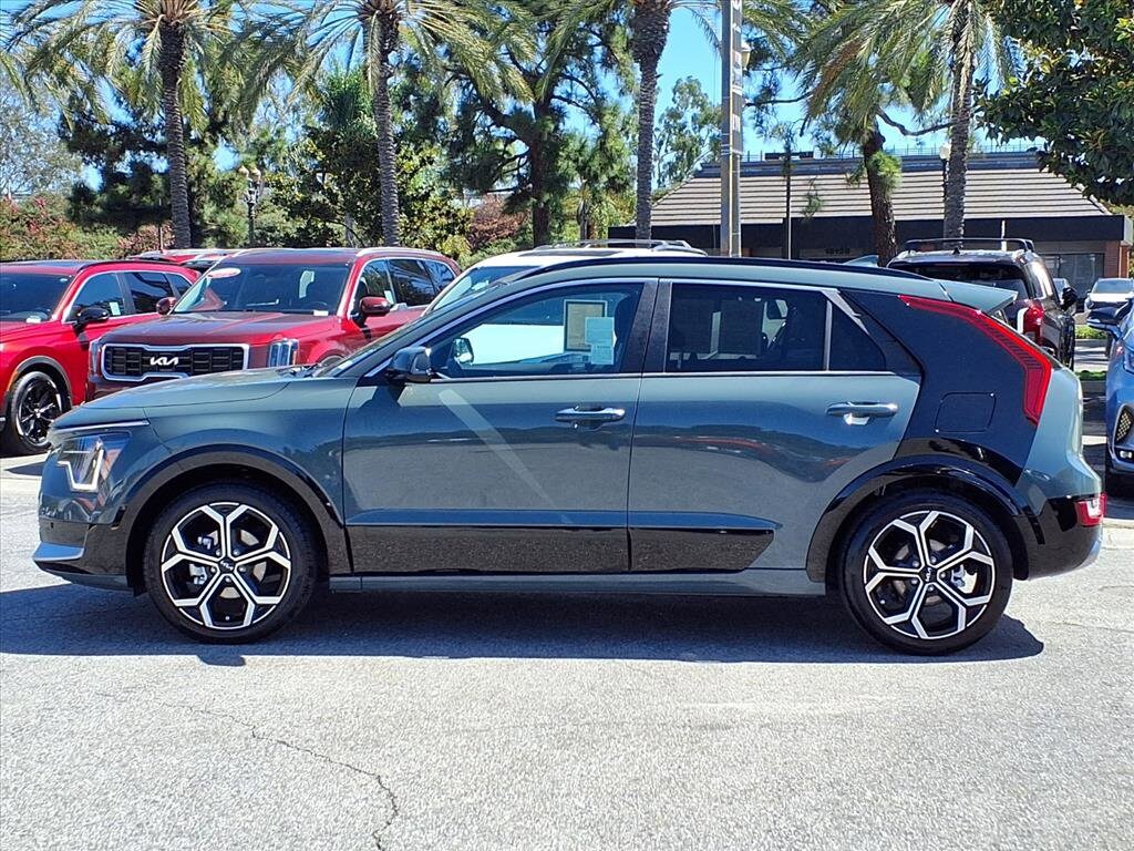 2024 Kia Niro SX Touring photo 2
