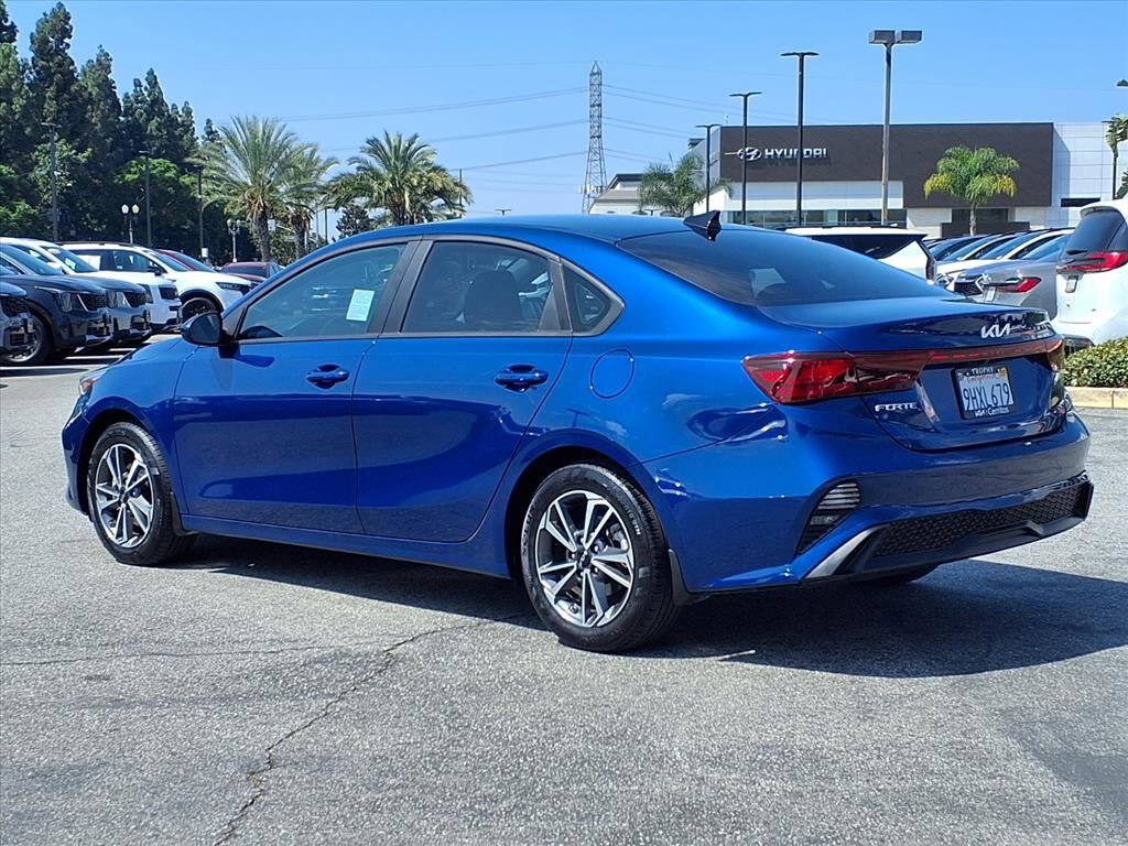 2023 Kia Forte LXS photo 3