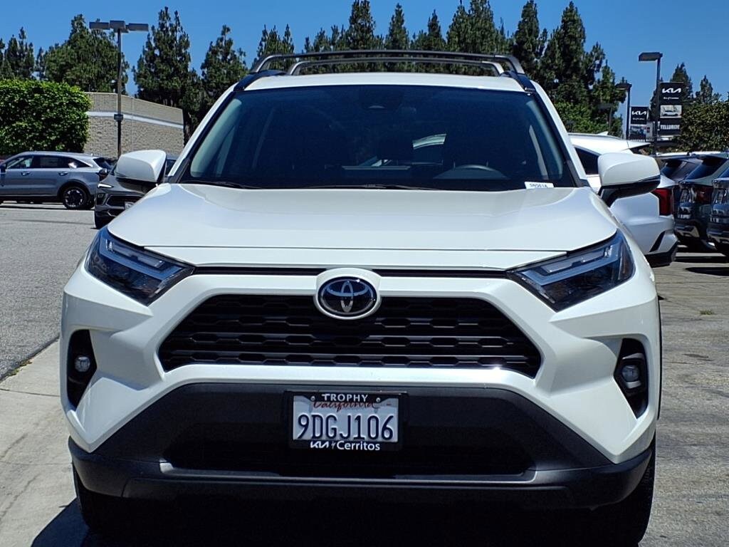 2022 Toyota RAV4 XLE Premium photo 3