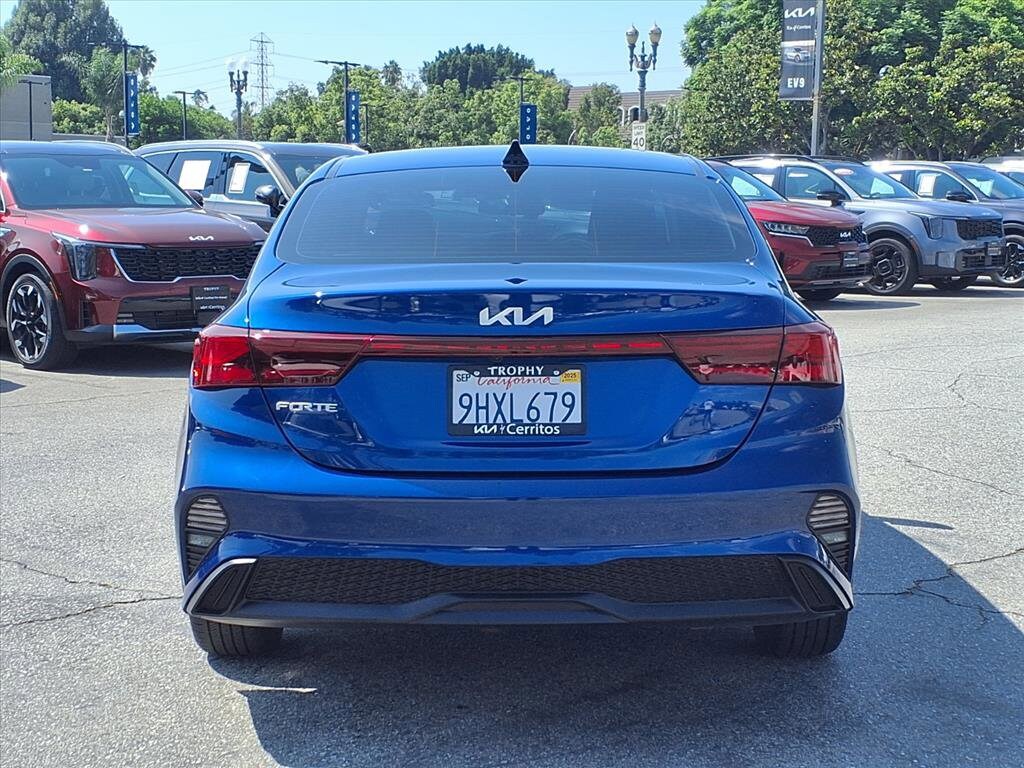 2023 Kia Forte LXS photo 4