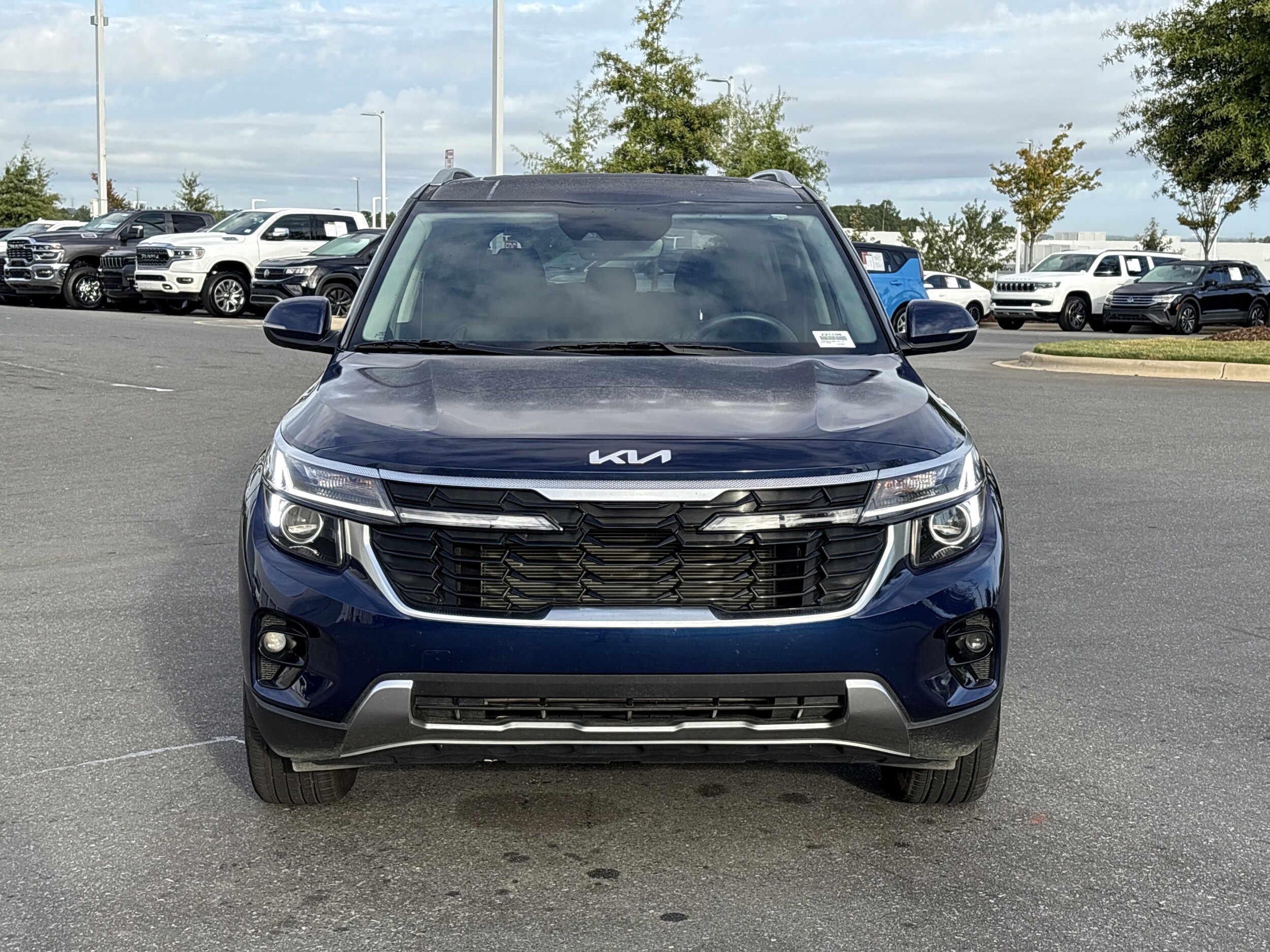 2025 Kia Seltos EX photo 3