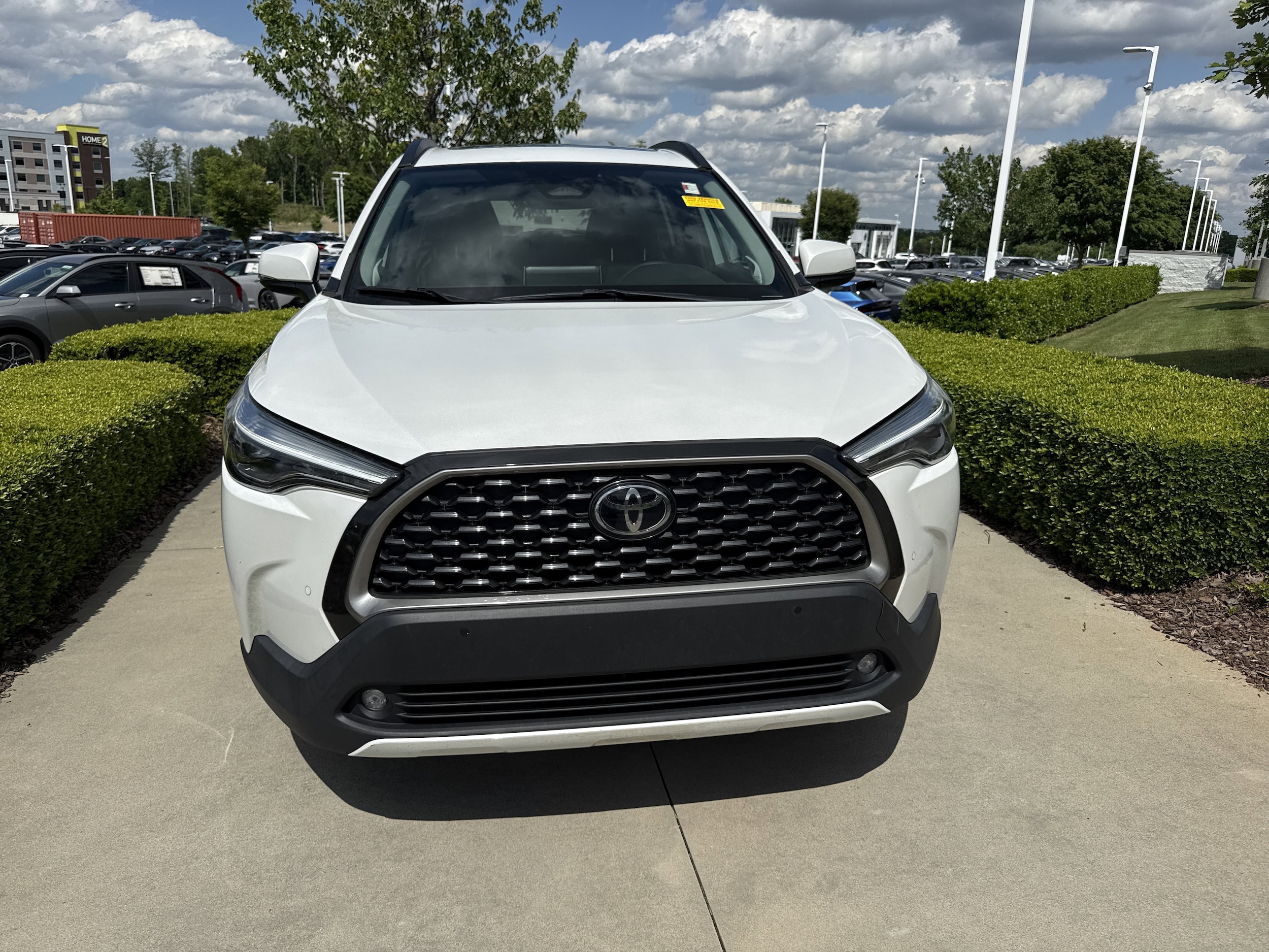 2023 Toyota Corolla Cross XLE photo 3