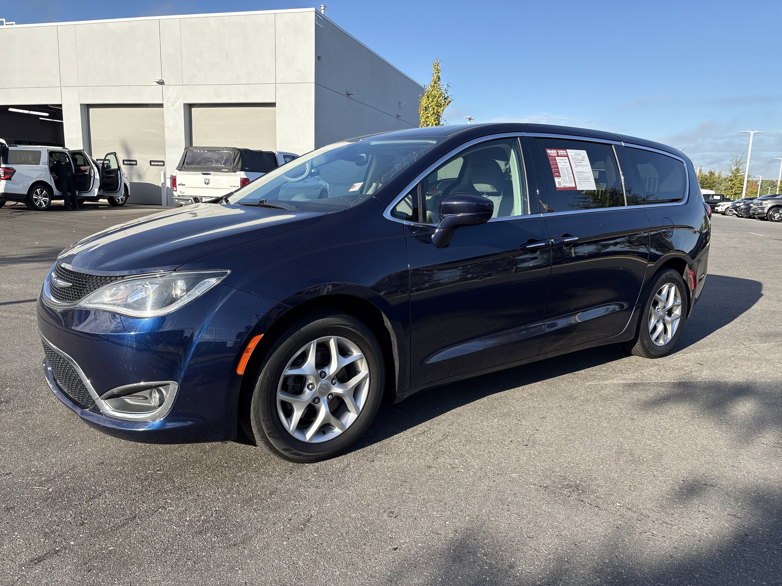 2019 Chrysler Pacifica Touring Plus photo 3