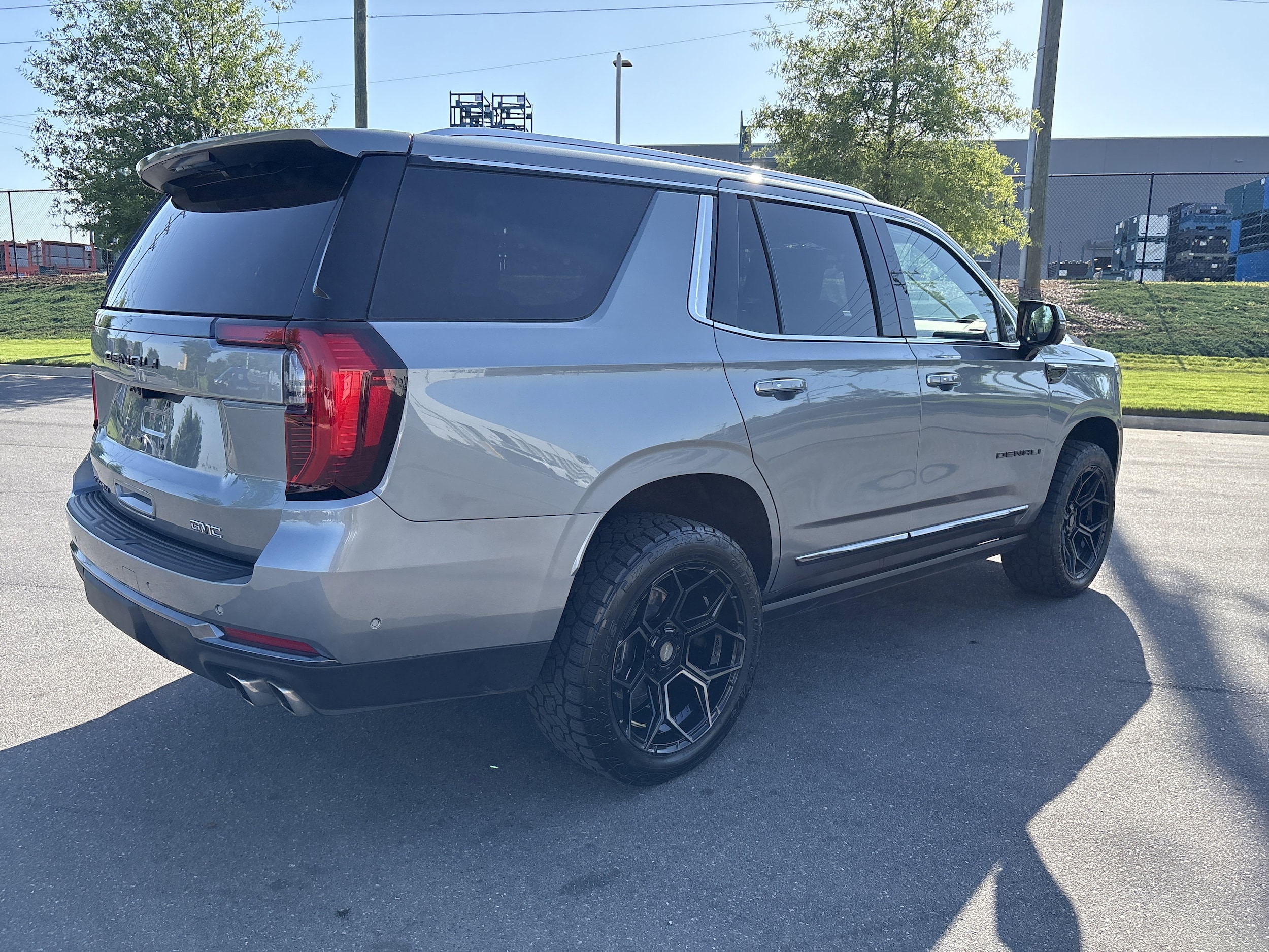 2026 GMC Yukon Denali Ultimate photo 3