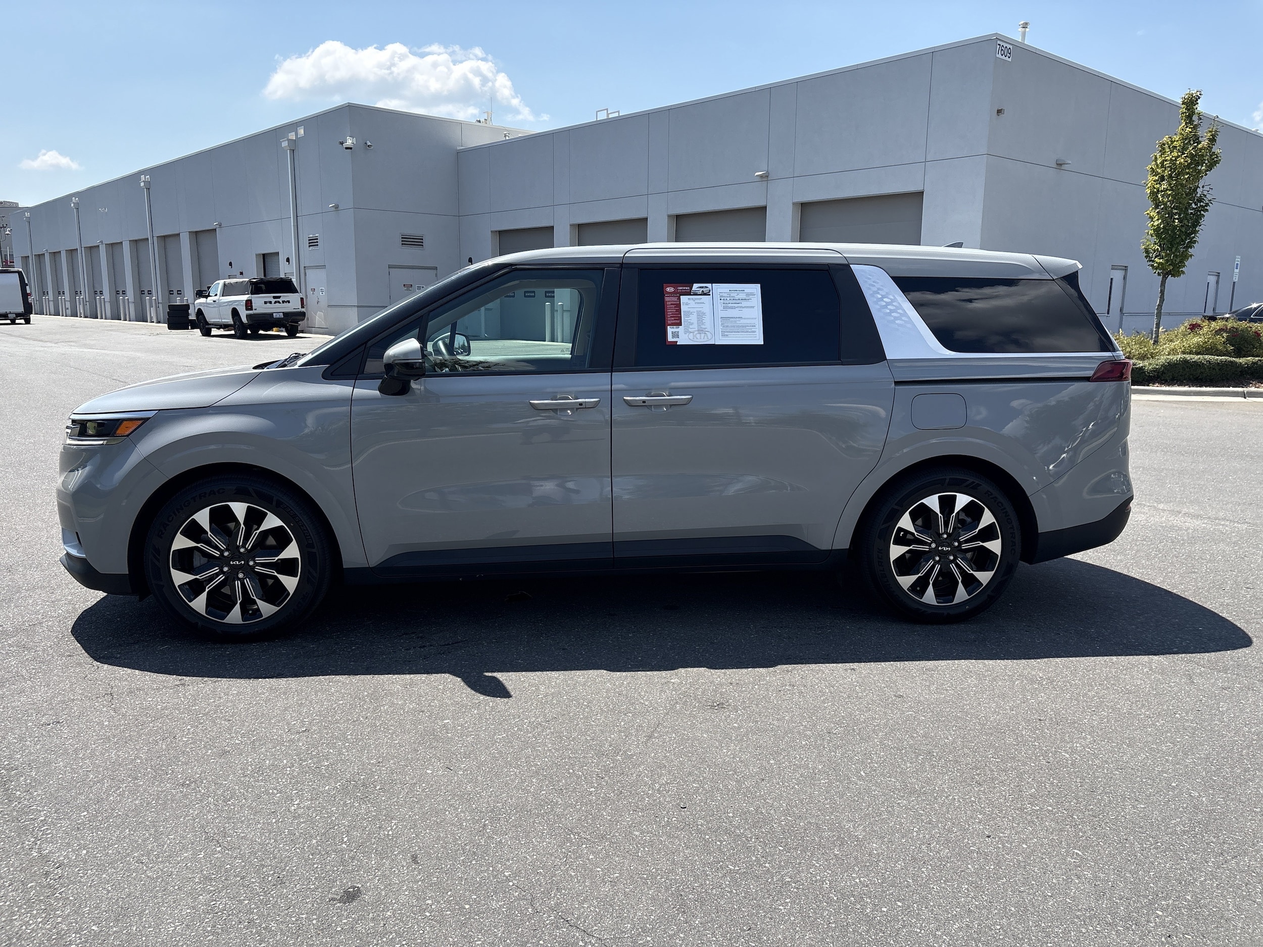2024 Kia Carnival EX
