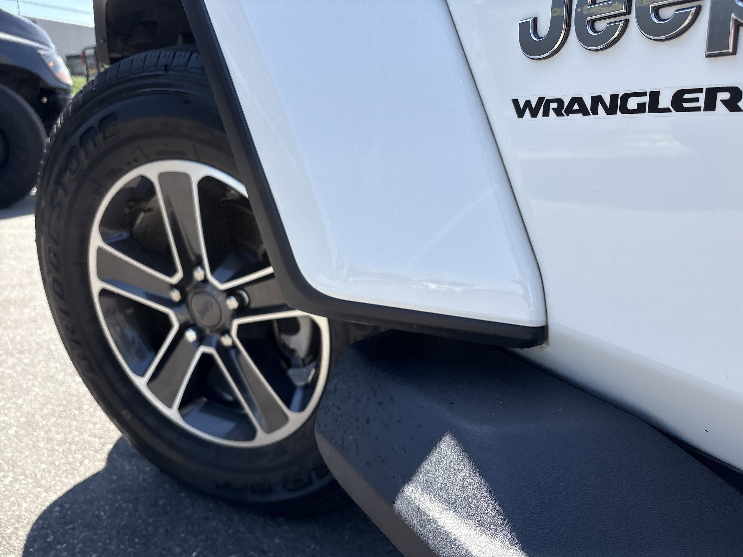 2023 Jeep Wrangler Sahara photo 2