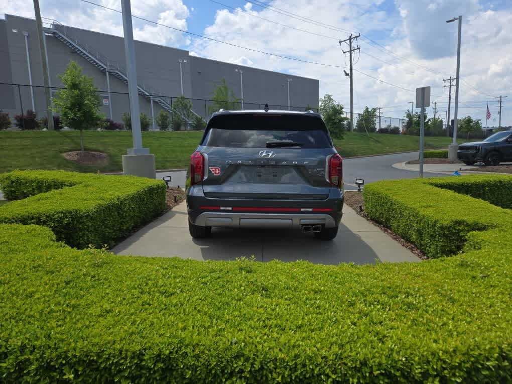 2023 Hyundai Palisade Limited photo 3