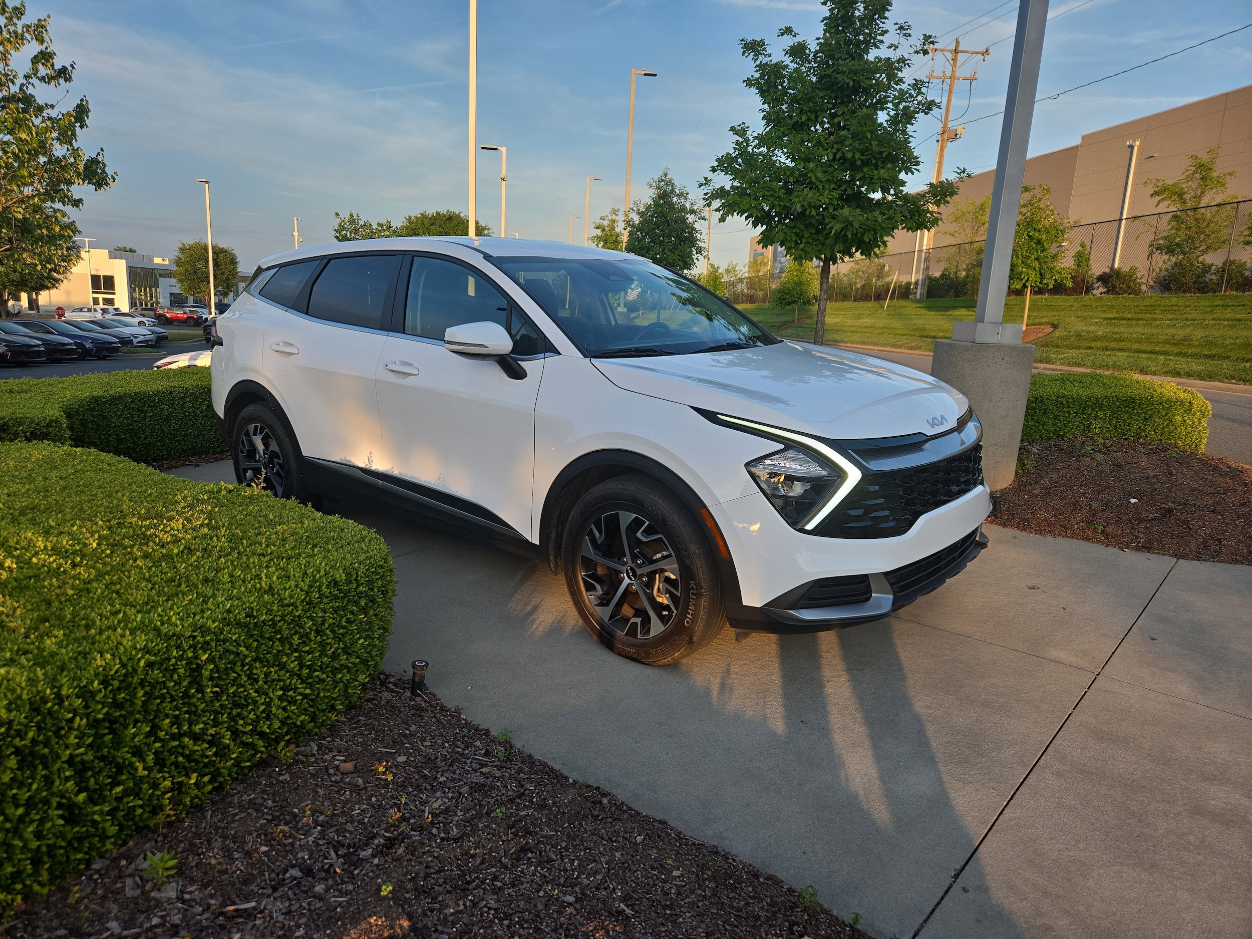 2023 Kia Sportage EX photo 2