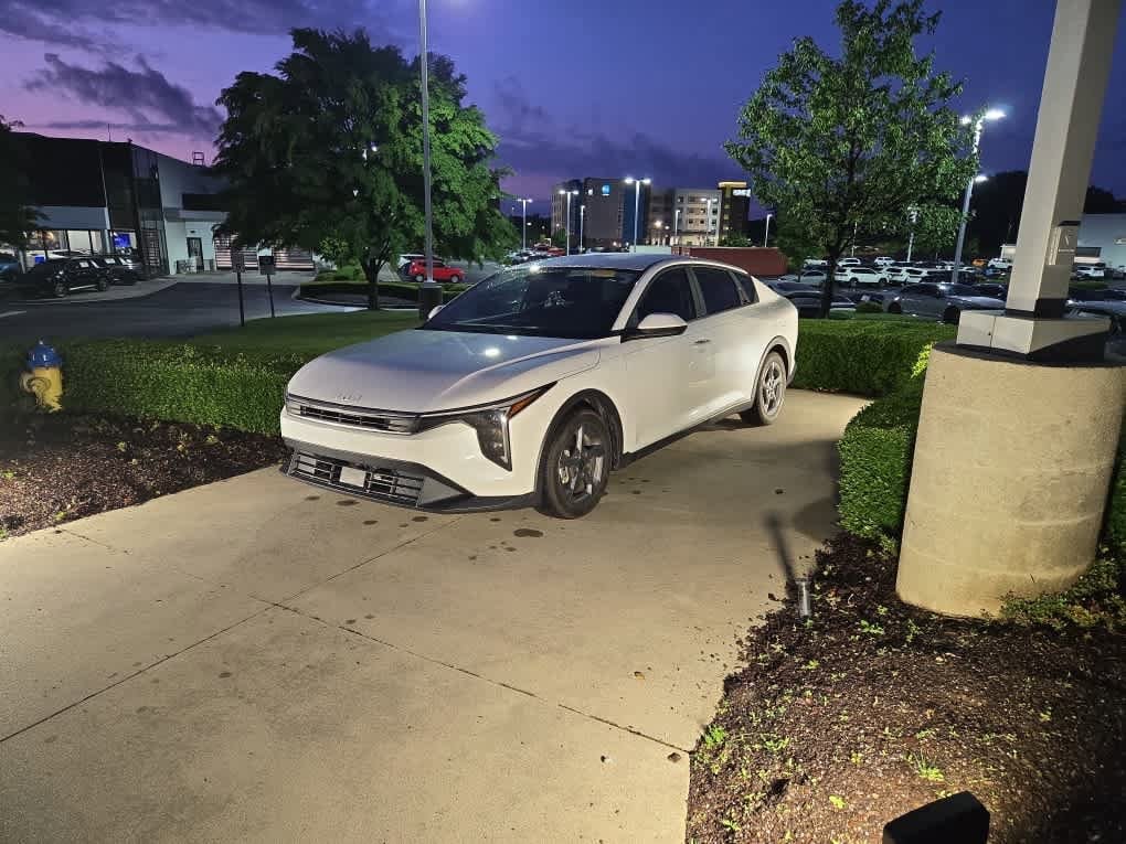 2025 Kia K4 LXS photo 2