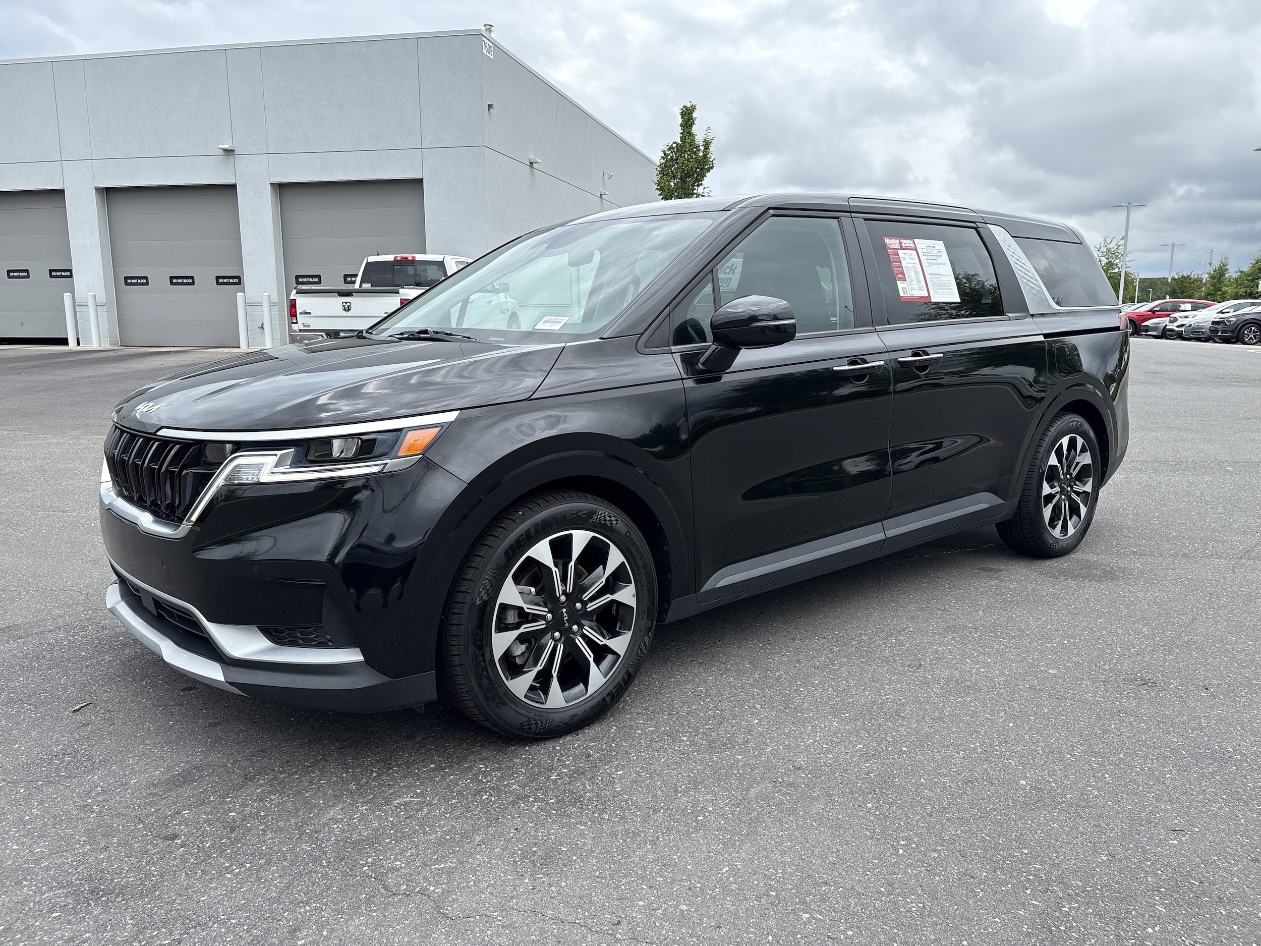 Kia Carnival EX