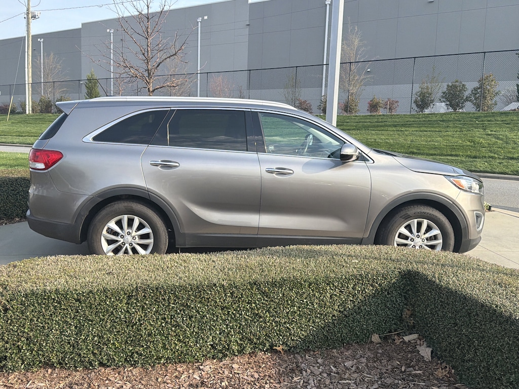 Used 2017 Kia Sorento LX V6 SUV