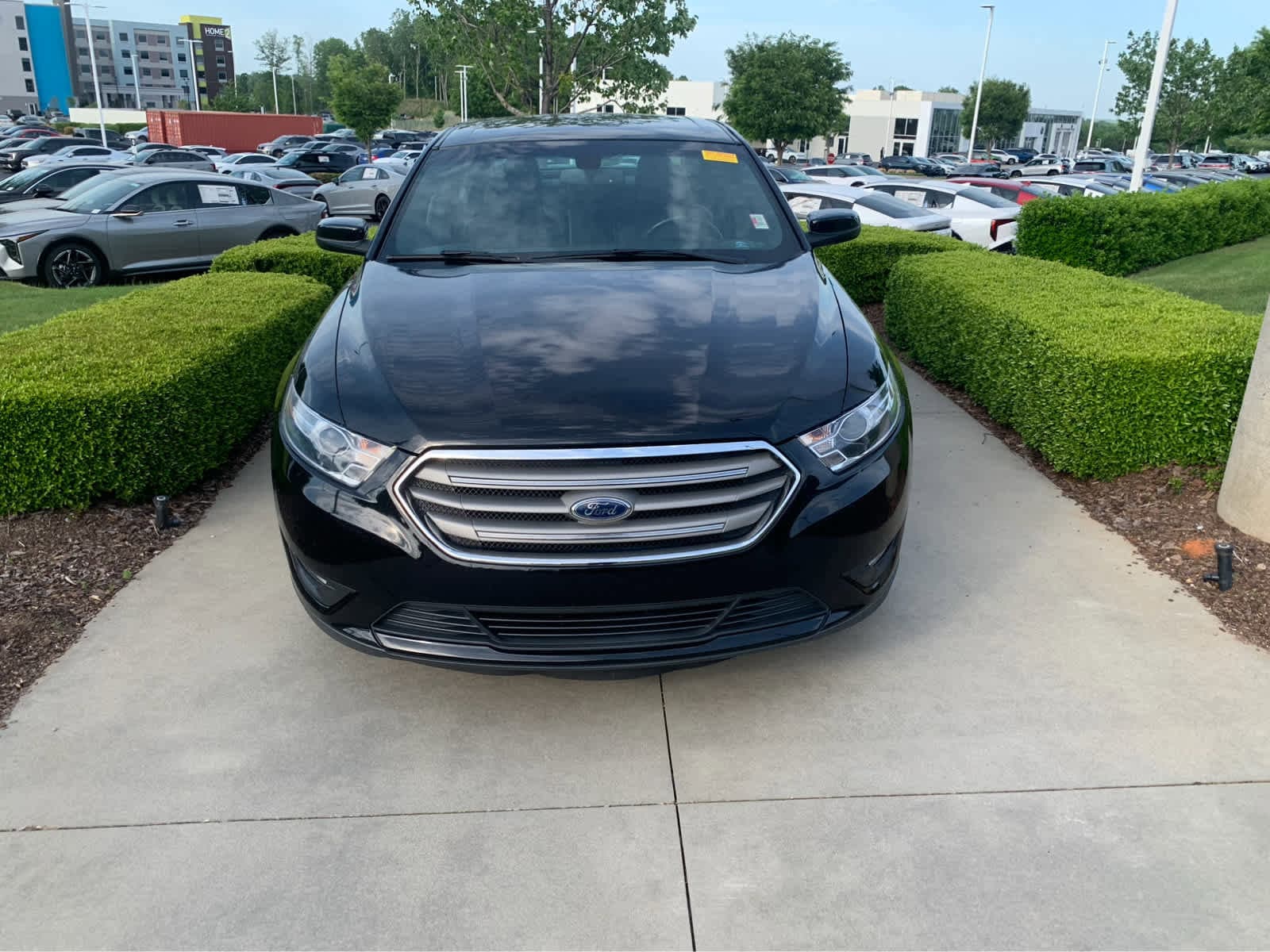 2018 Ford Taurus SEL photo 4