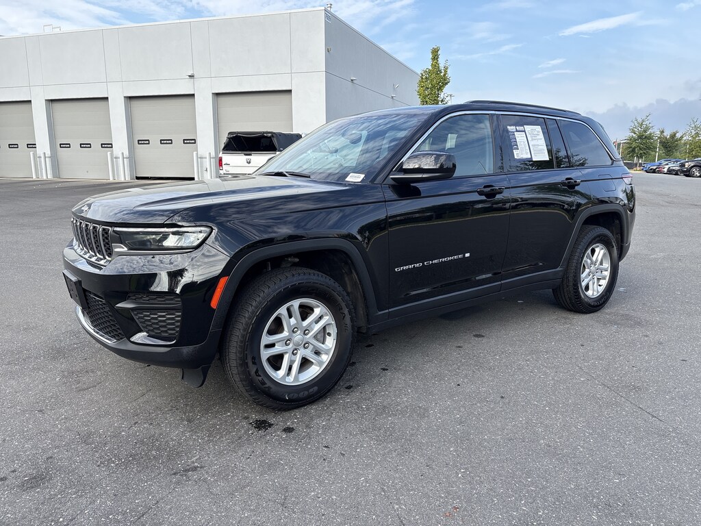 Used 2024 Jeep Grand Cherokee Laredo 4x4
