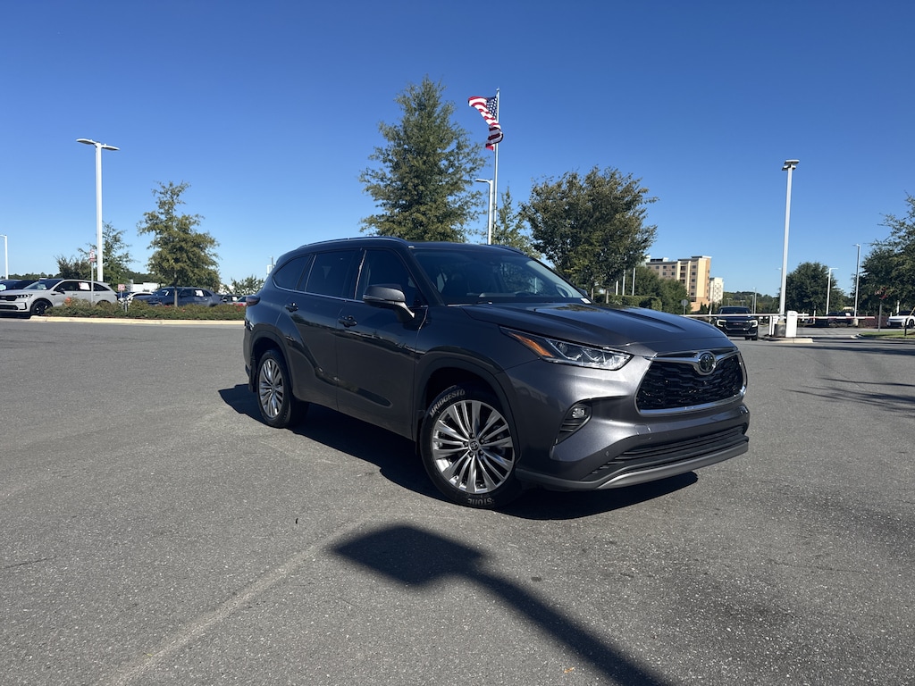 Used 2024 Toyota Highlander Platinum SUV