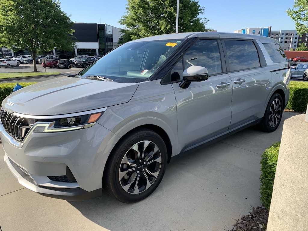Used 2022 Kia Carnival EX Minivan