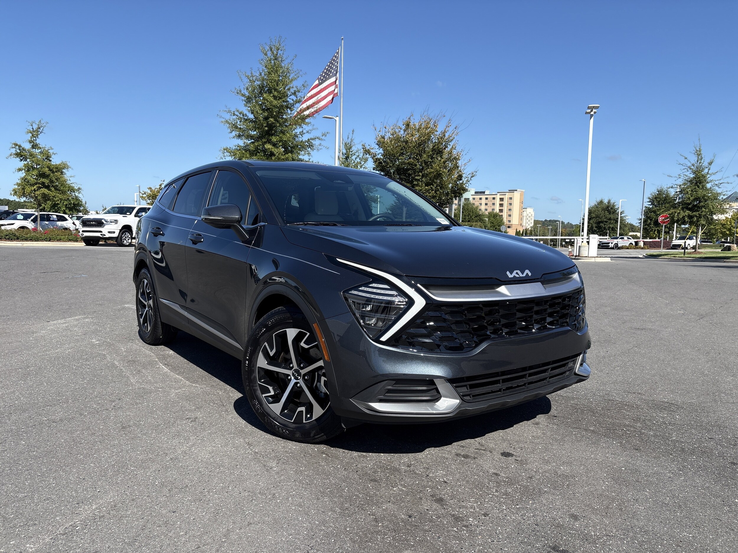 2025 Kia Sportage EX photo 2