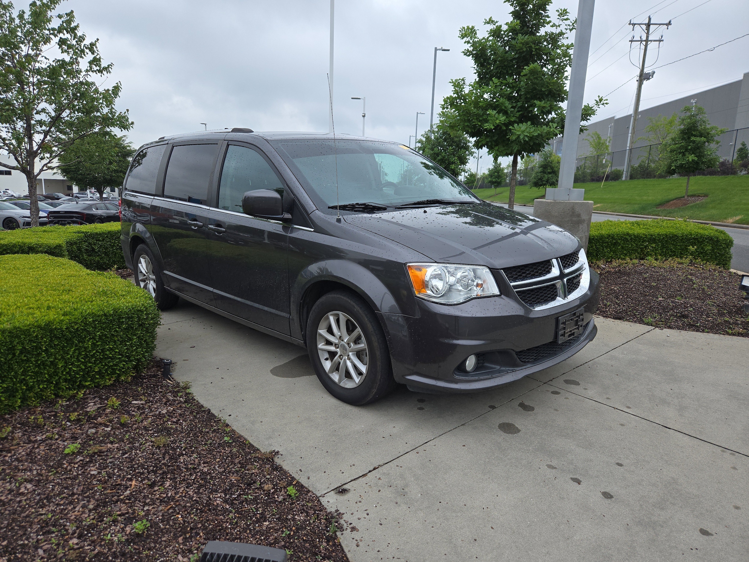 2019 Dodge Grand Caravan SXT photo 2